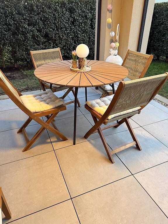 Set di tavolo e panche: Gartentisch und 4 Stühle – Usato da Au SG venduto da b.al32