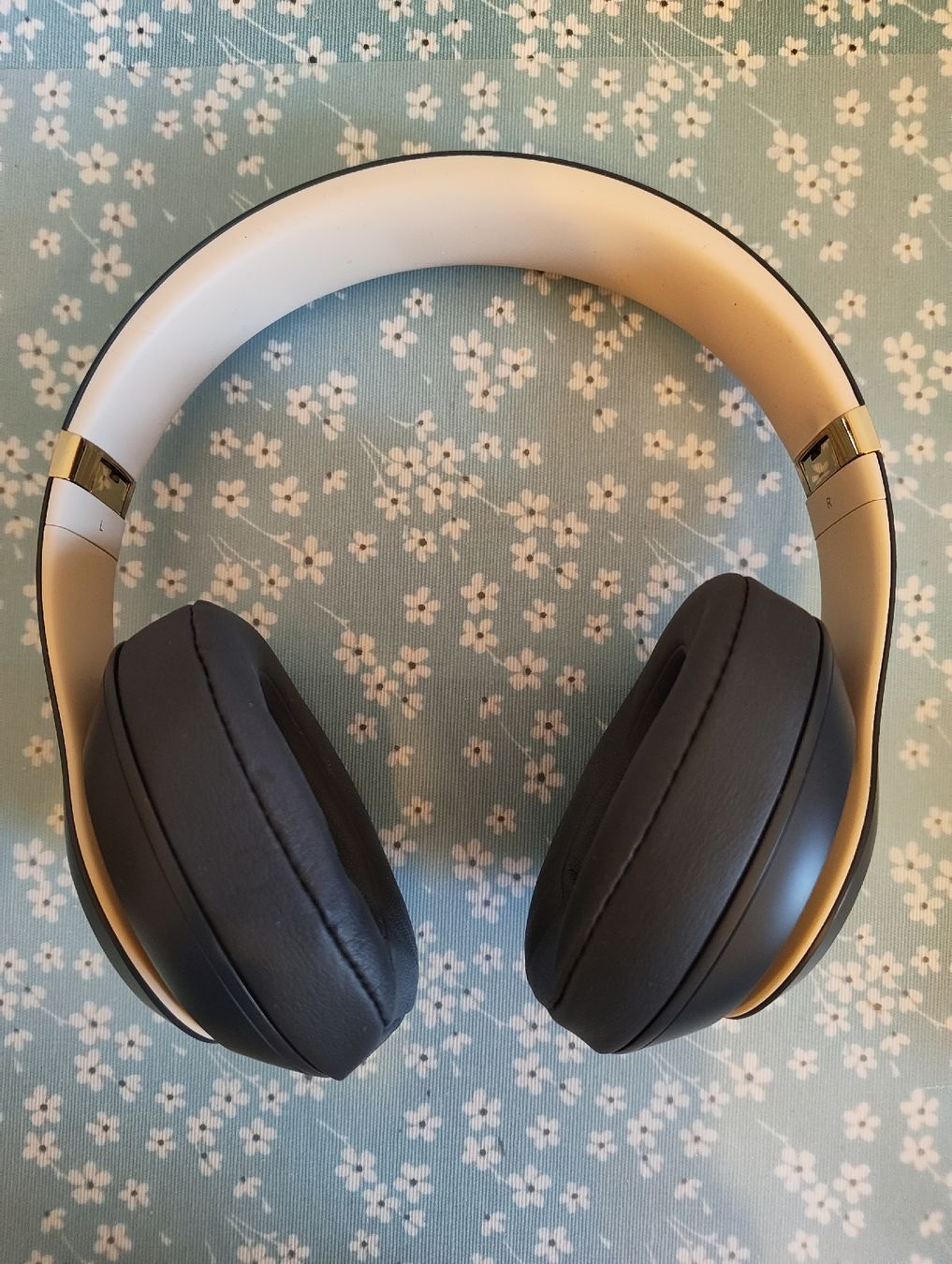 Beats Cuffie: Casque Beats Studio3 Wireless Skyline Collection! Comme neuf – Nuovo (secondo la descrizione) da Vevey venduto da faithfully_blonde 1