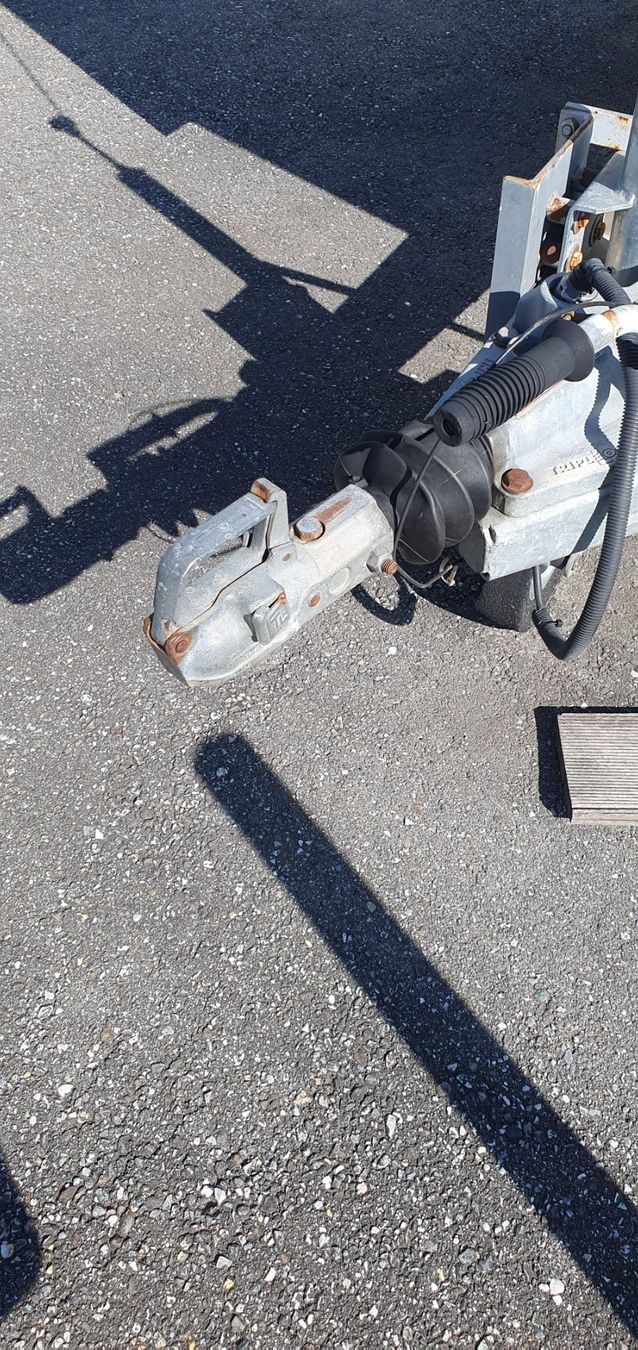 Rimorchi: 1999 Tow A VAN fermée avec store et porte d'accès – Usato da Savièse venduto da Mekpy 3