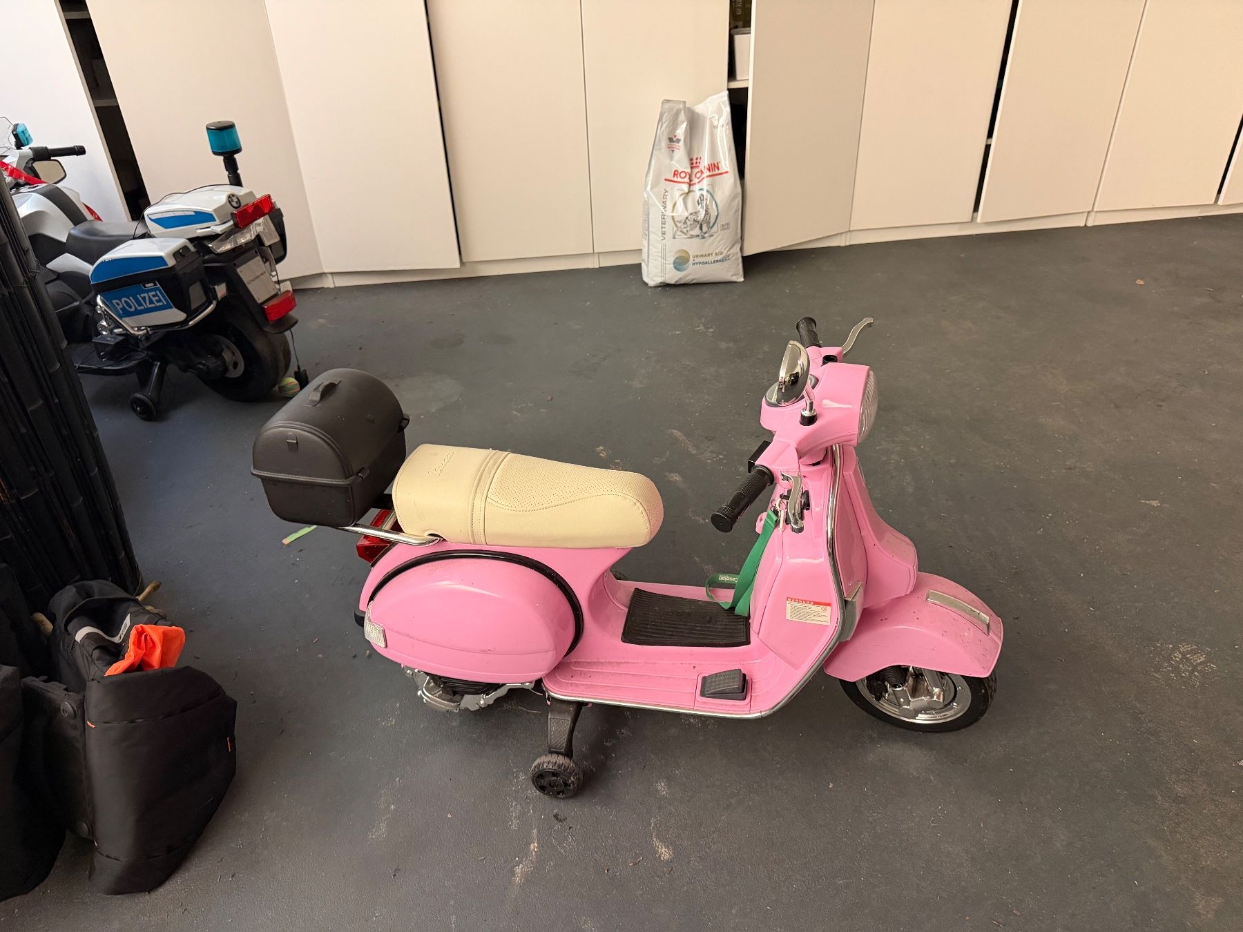 Vespa Veicoli per bambini: Kinder-Elektroroller Vespa-Style, pink – Usato da Zürich venduto da Sacha1234