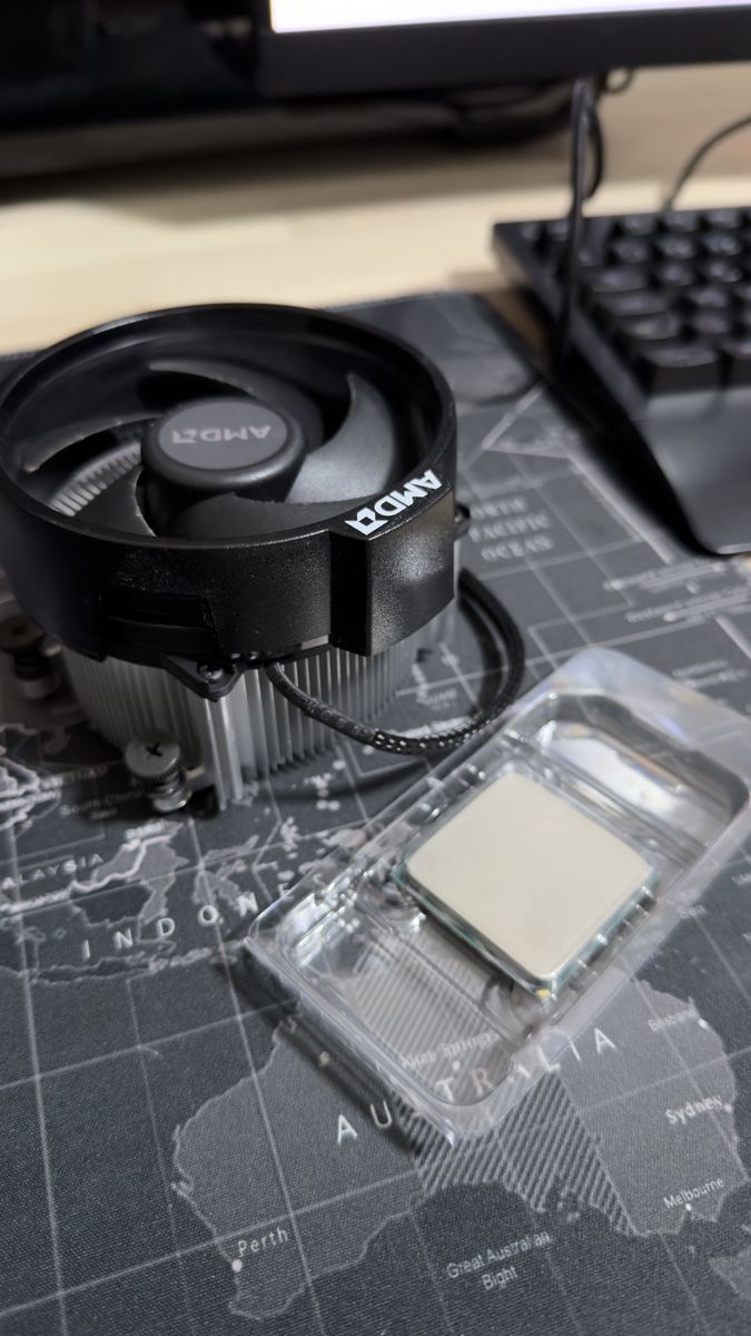Amd Componenti elettronici: Ryzen 7 2700x + cooler amd – Usato da Nyon venduto da MUALight