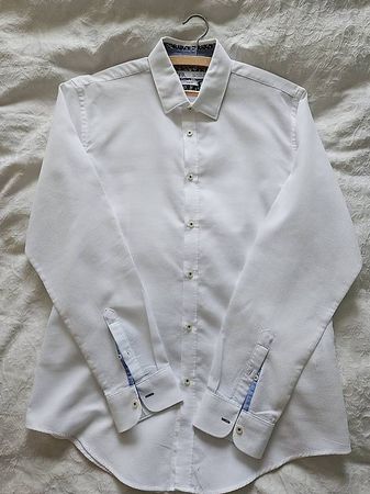 Zara Hemd 42 L Fitted wie Neu