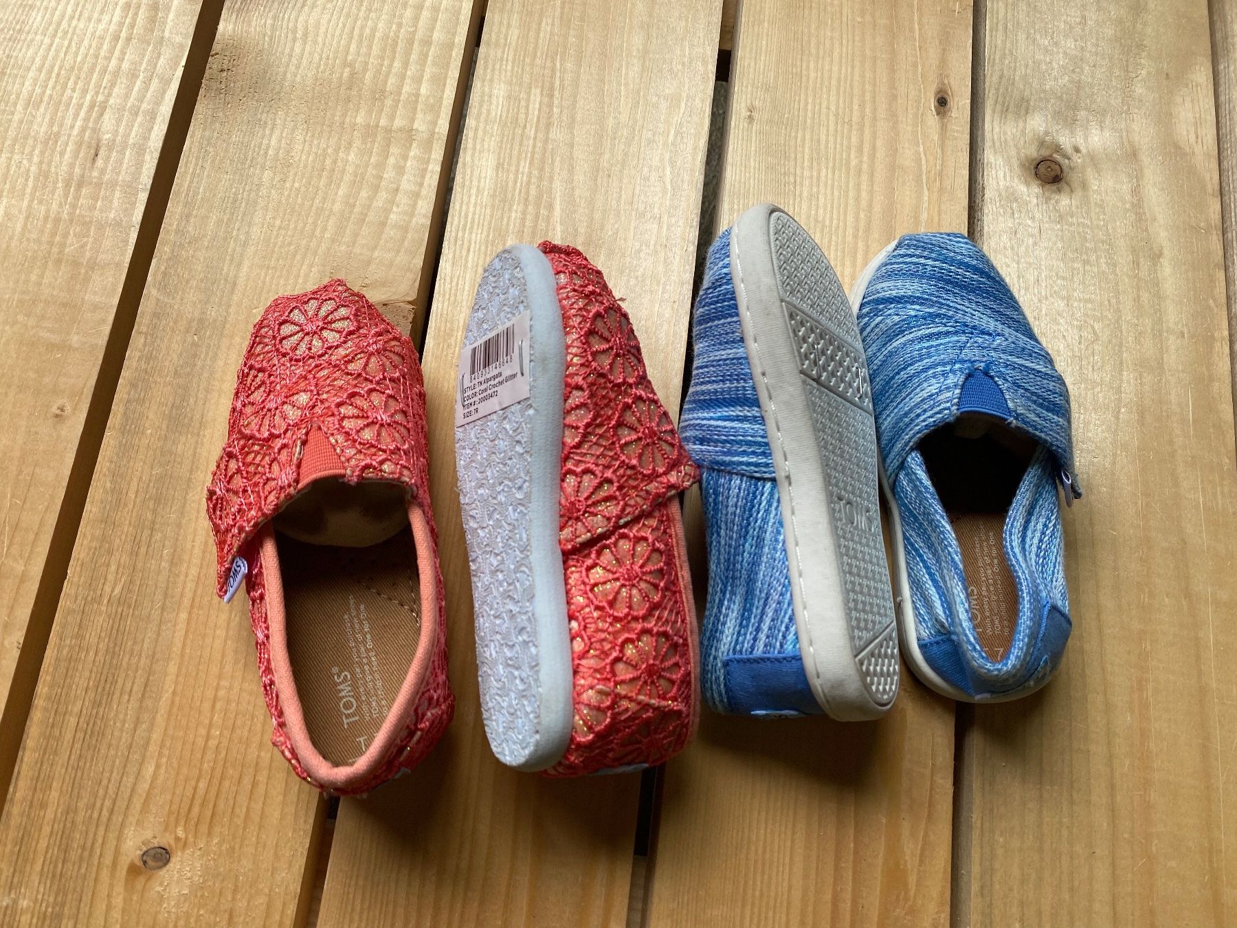 Toms Scarpe per ragazzi: Toms Enfants Taille 23.5 2 pack – Nuovo e nell'imballaggio originale da Orbe venduto da D-stockFactory-Orbe 1