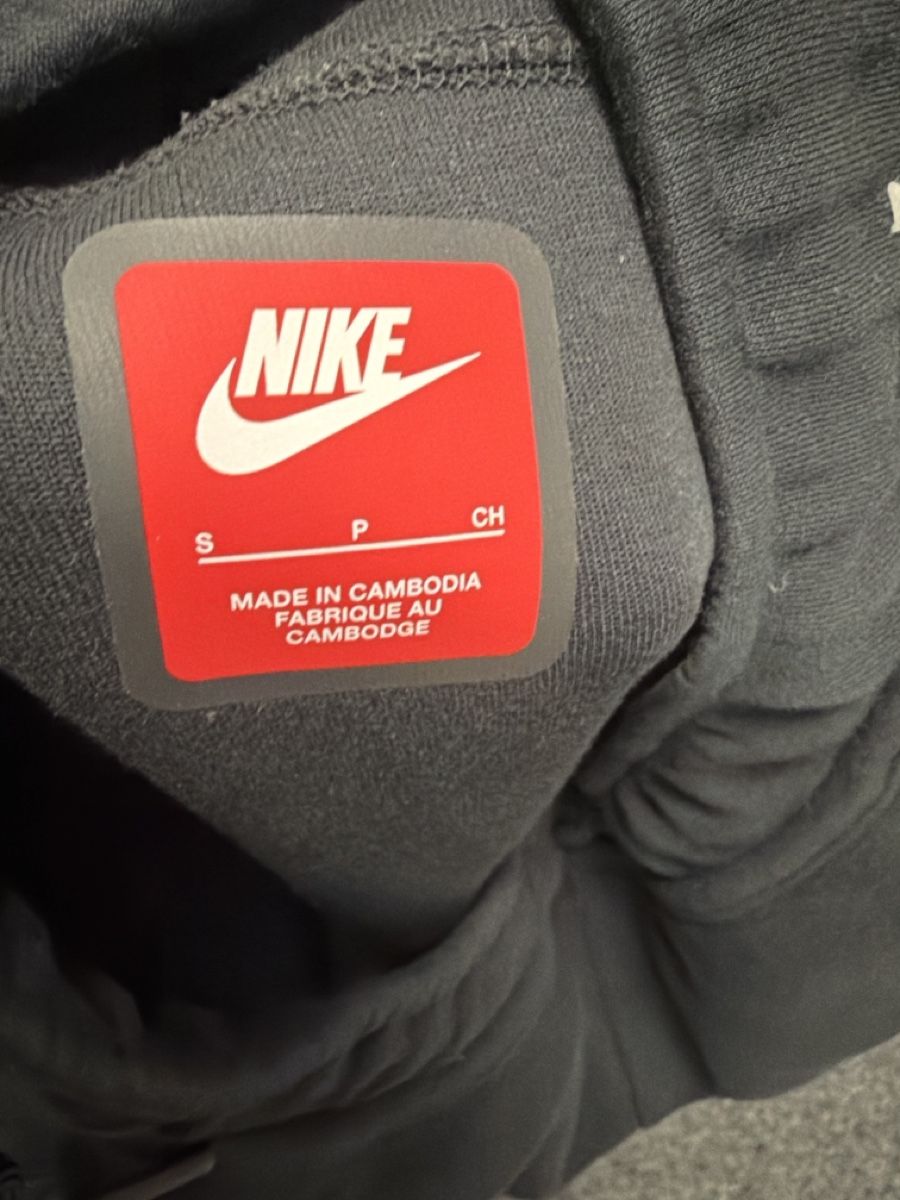 Nike Pantaloni: Nike Tech Fleece Joggers – Usato da Bern venduto da dem_7d5z 2