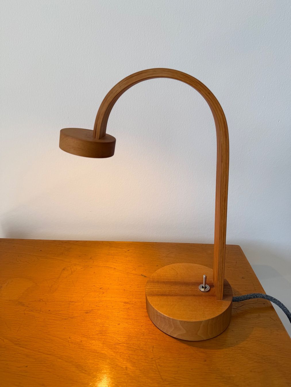 Lampade: Tischlampe Kirschholz – Usato da Luzern venduto da Mamutpe 1