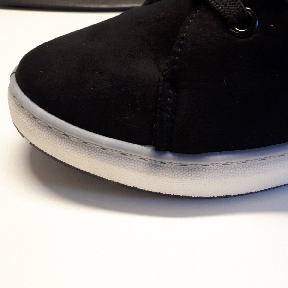 Damenschuhe: Sneakers, schwarz, Kunstfell, Grösse 37 – Defekt aus Eschenbach SG von Peachick 2