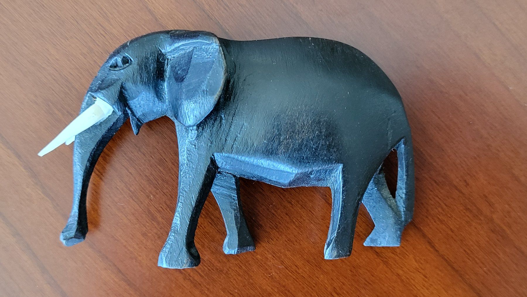 Figuren: Afrikanischer Elefant Holz Handgeschnitzt 5.5cm hoch – Gebraucht aus Schindellegi von Peter8834 5