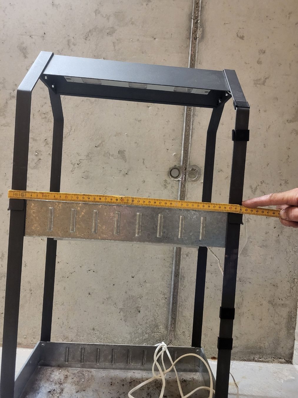 Sonstiges für Haushalt & Wohnen: Pflanzenständer mit Wachstumslicht – Gebraucht aus Bern von Sam_uel 1