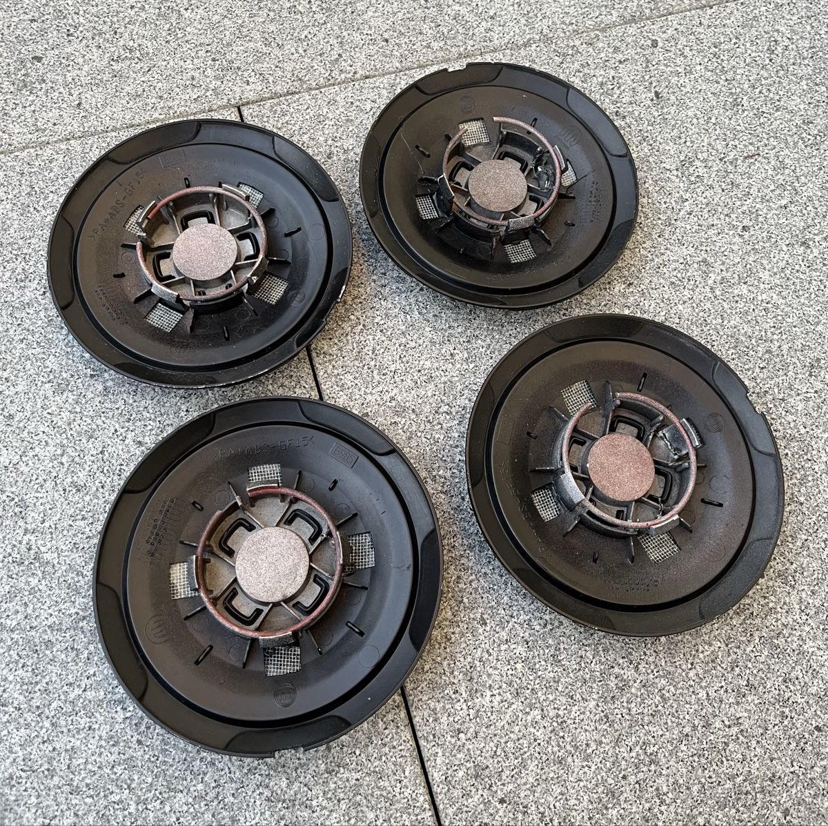 Abarth Toutes les pièces auto: 4x Abarth B985 Radnabendeckel – D'occasion à Siebnen par TheGrizzlyGus 1