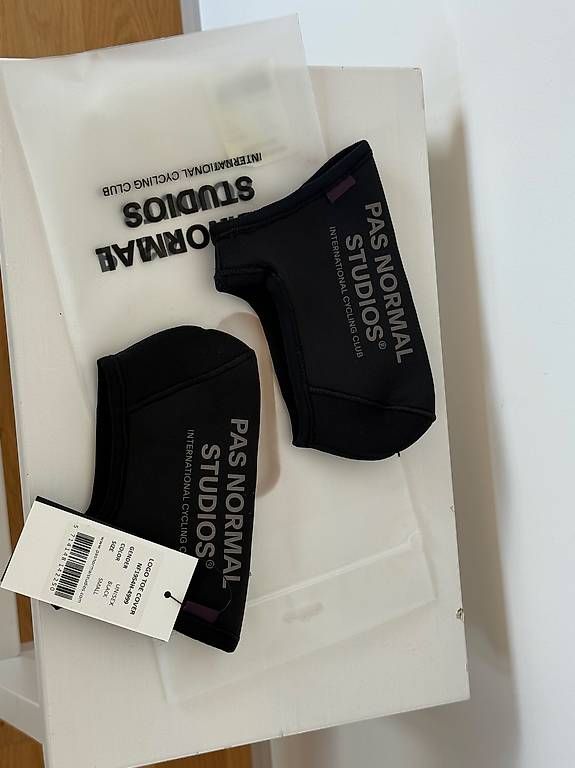 Cover & Protezioni schermo: Pas Normal Studios Toe Cover NEU – Nuovo e nell'imballaggio originale da Zürich venduto da ljjud