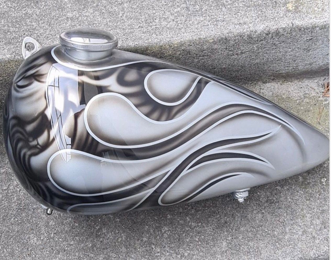 Harley-Davidson Accessori per altri veicoli: Harley Davidson Tank – Usato da Zürich venduto da Crocuda