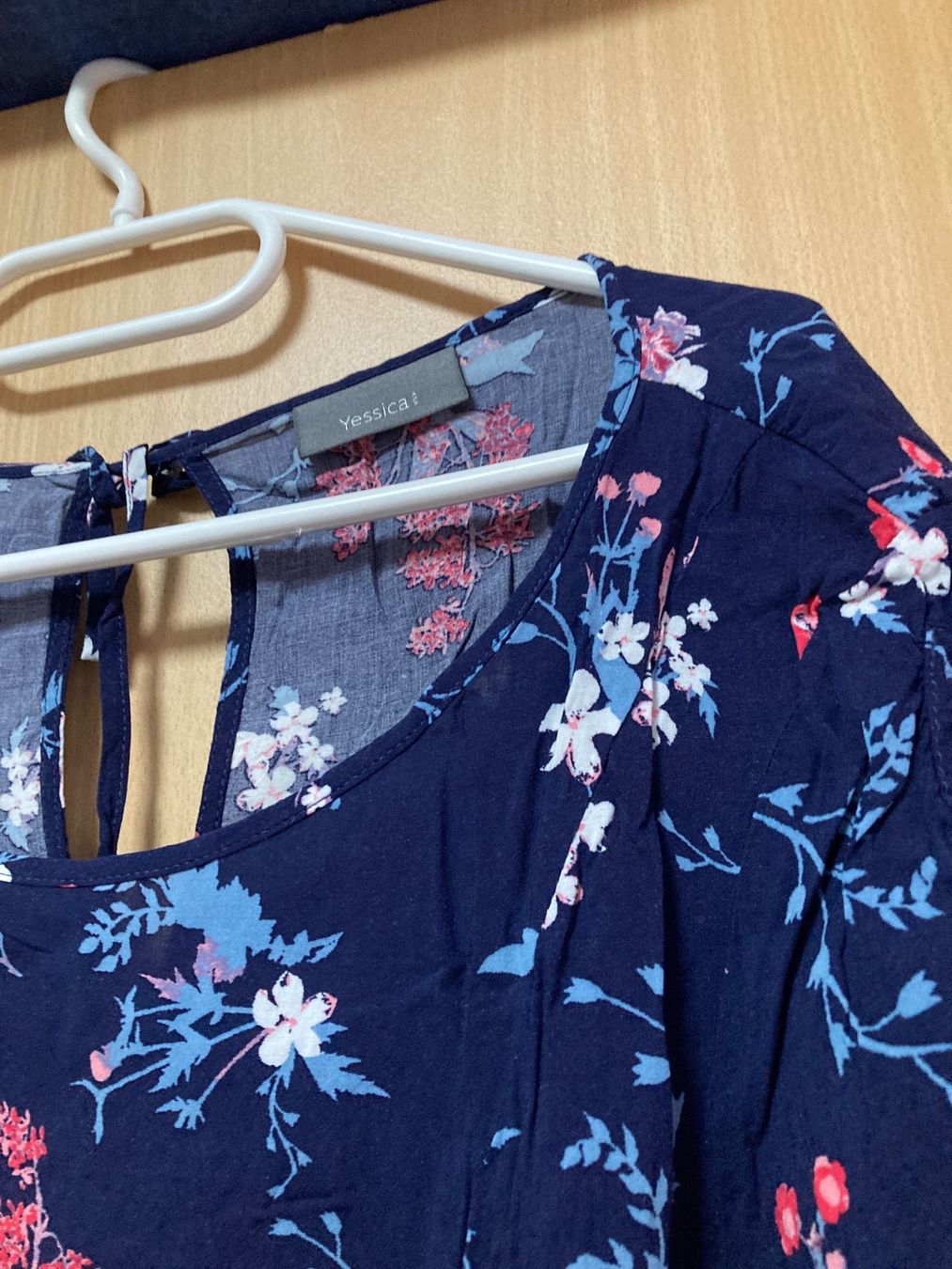 Camicette: Bluse blau geblümt Gr. XL – Nuovo (secondo la descrizione) da Thun venduto da Vans_98 2