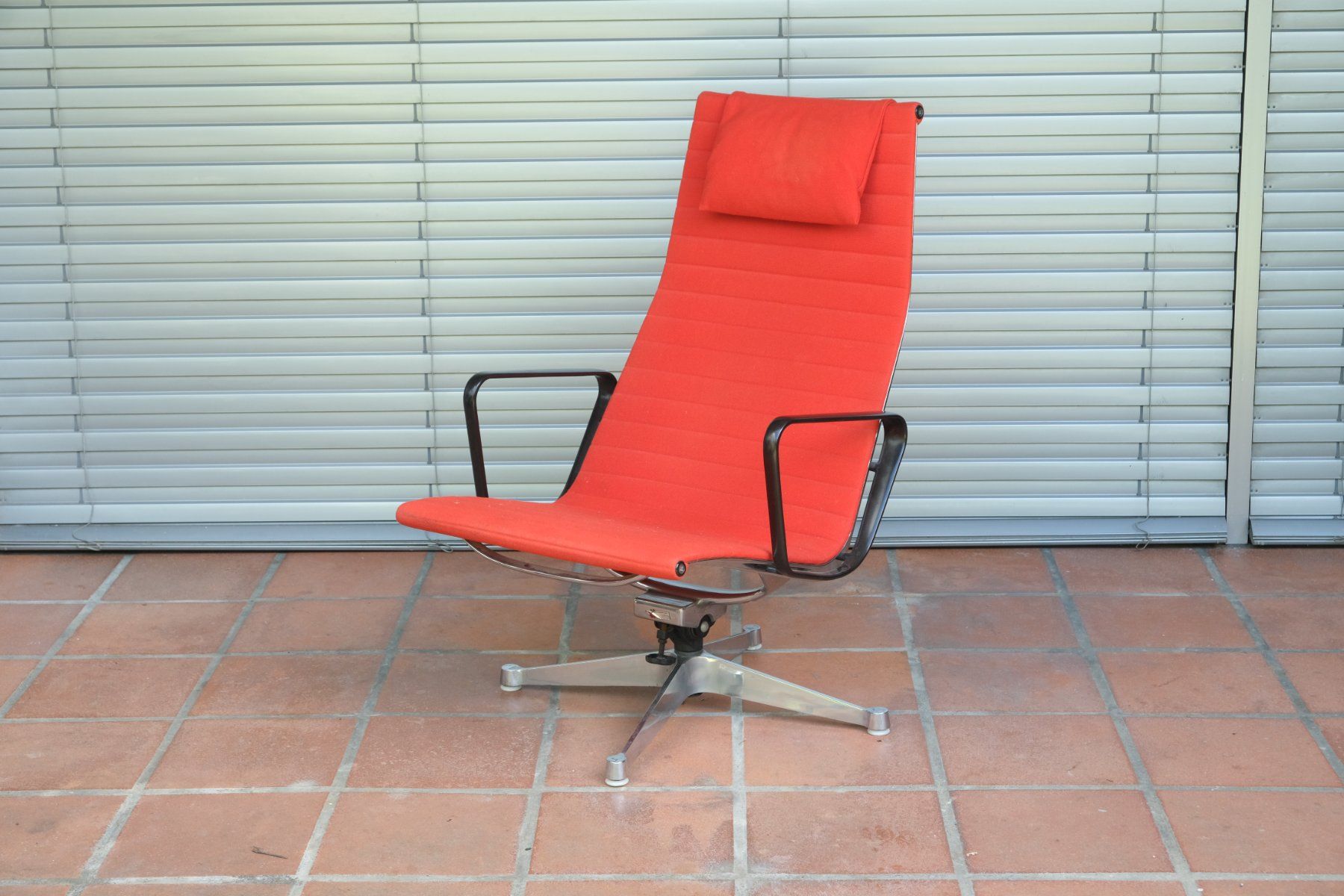 Vitra Poltrone: Eames Aluminium Chair EA 124 / Vitra – Usato da Bern venduto da secondchoice 1