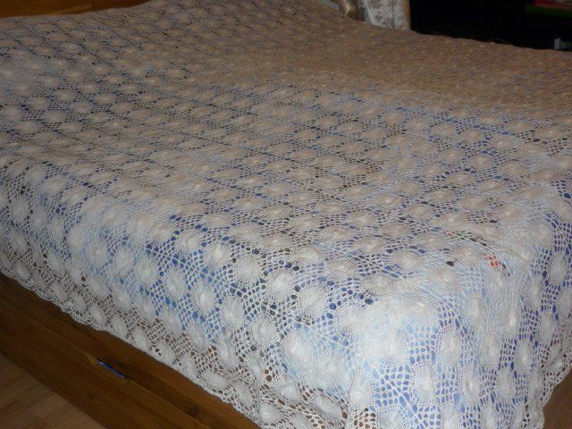Coperte: TISCHDECKE ODER BETTDECKE  HANDARBEIT 2,45X2,45  NEU – Nuovo (secondo la descrizione) da St.Gallen venduto da Anso