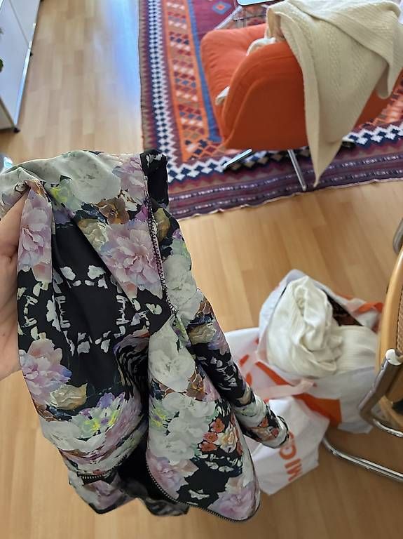 H&M Giacche: Bomber Jacke Floral Flower – Usato da Bern venduto da n-dine 4