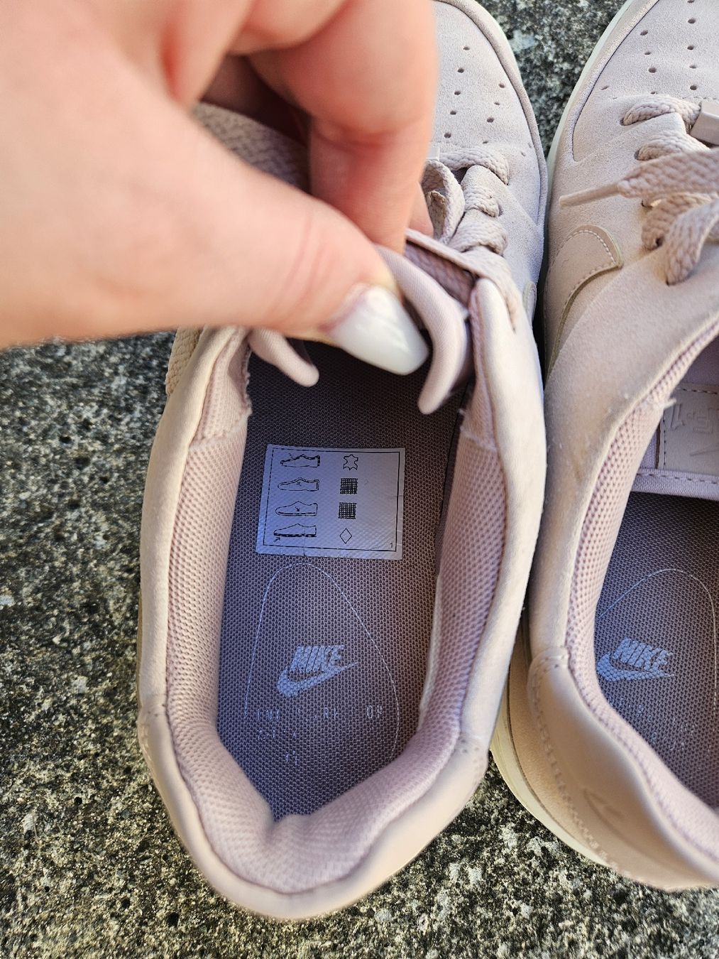 Scarpe da donna: Nike Air Force 1 Sage – Usato da Saland venduto da Rose0109 5