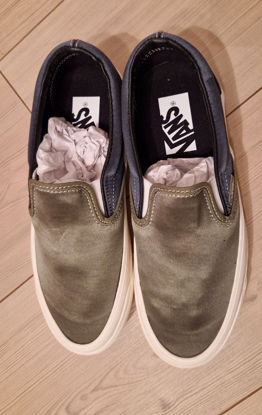 Vans Scarpe da uomo: Vans Slip-On Gr.36.5 Grün Satin – Nuovo e nell'imballaggio originale da Zürich venduto da stefanella 1