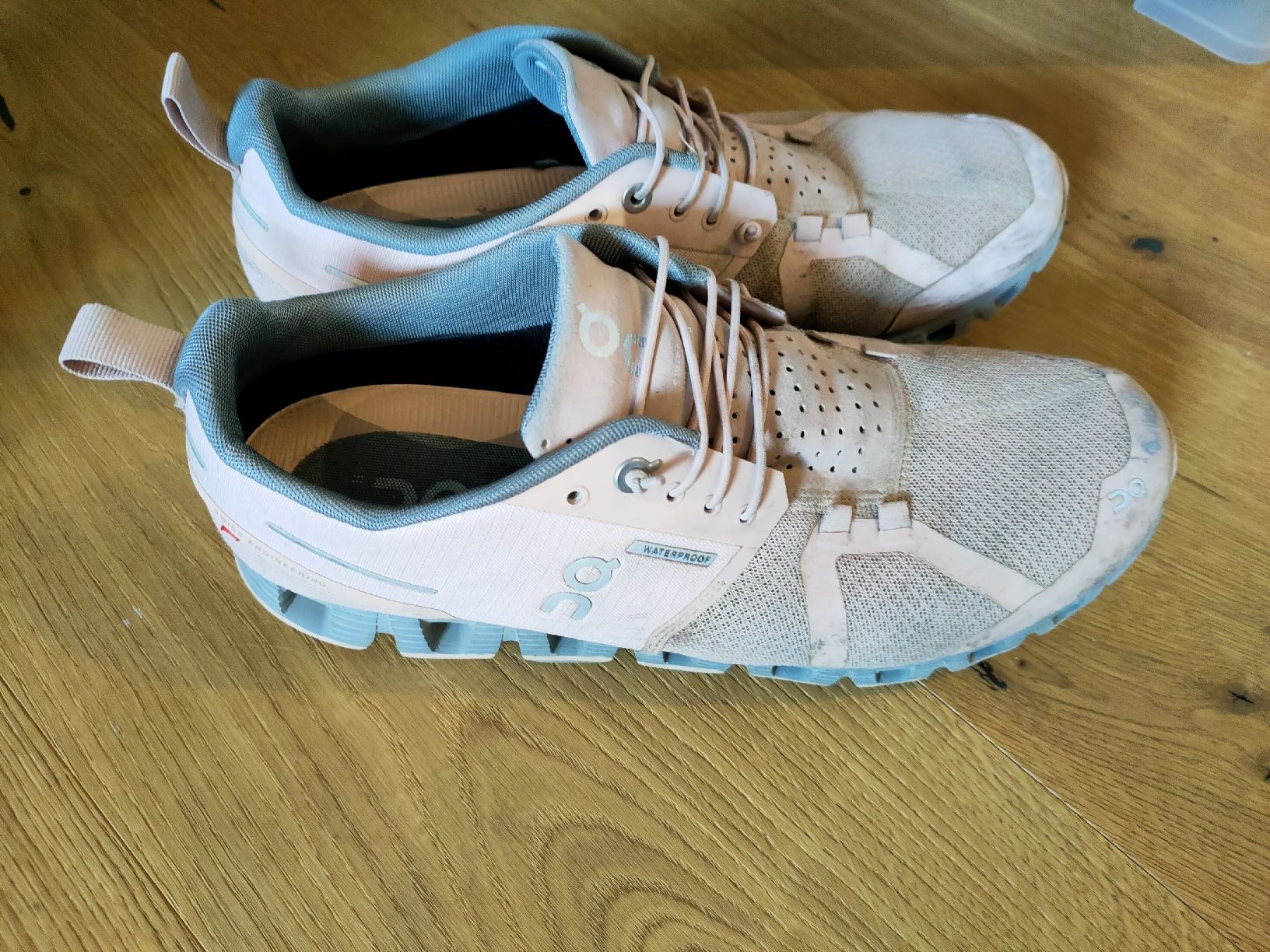 On Chaussures femmes: On Cloud Waterproof Laufschuhe Damen 42 – D'occasion à Niederried b. Kallnach par PatSch88 1