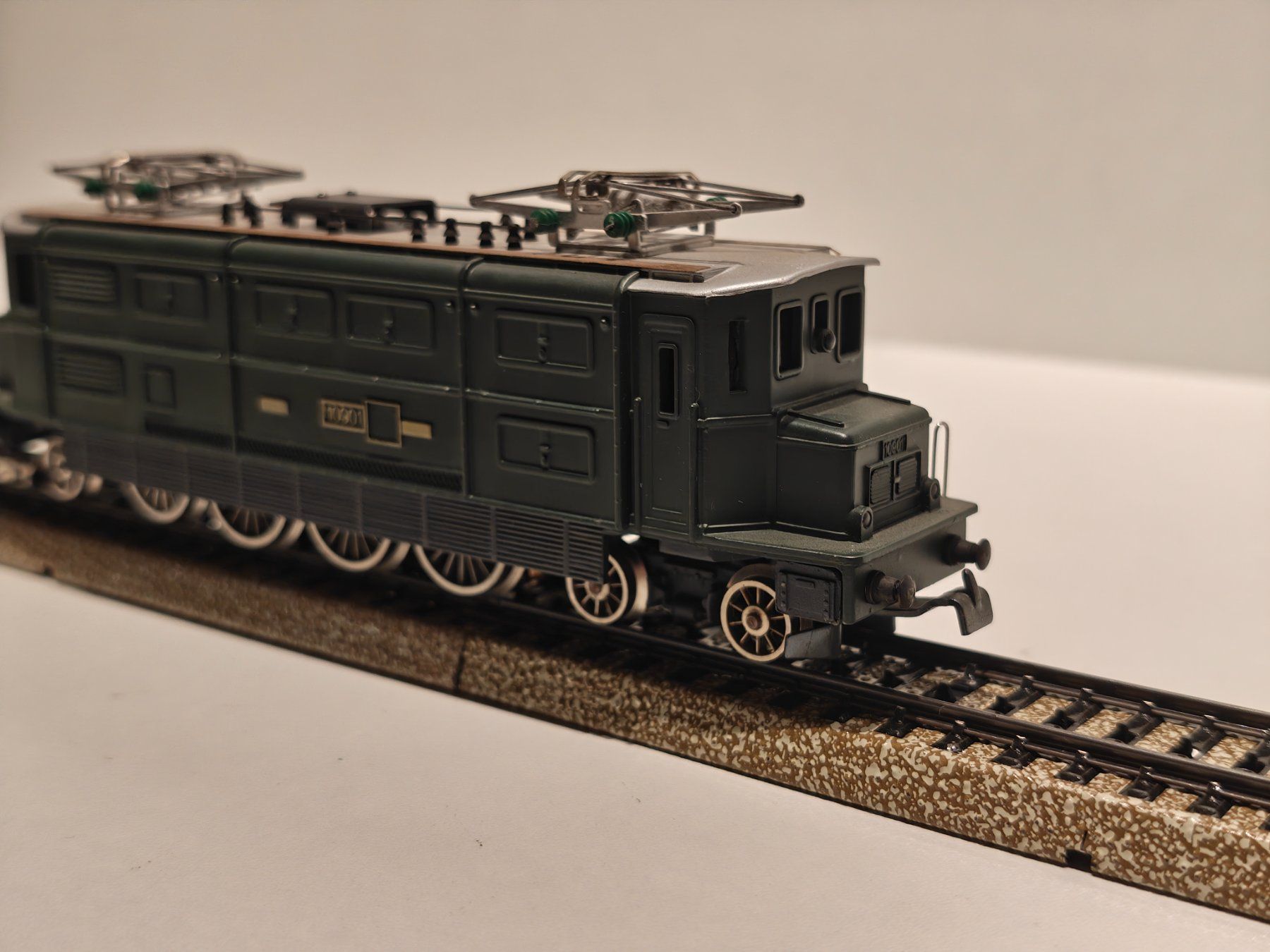 Hag Modellini di ferrovie: Hag Nr. 140 Ae 4/7 SBB – Usato da Braunau venduto da Homersimpson 4
