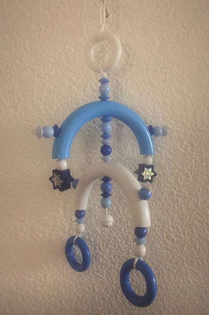 Giocattoli: Mini Babymobilee blau weiss NEU/Handmade – Nuovo e nell'imballaggio originale da Herzogenbuchsee venduto da MoLa85 1