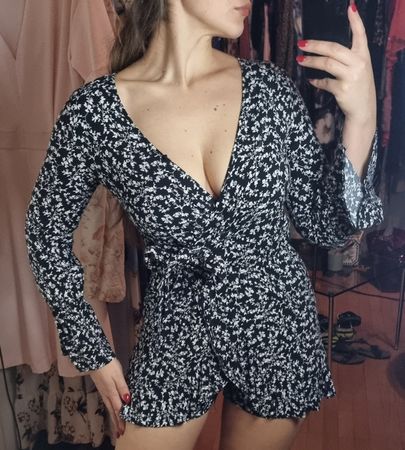 Schwarz-weißer Viskose-Jumpsuit mit Blumenmuster, M