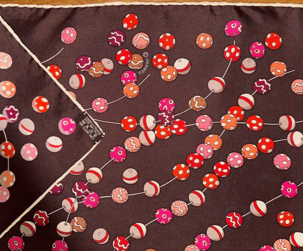 Hermès Foulards, Tücher & Schals: HERMES Foulard "DANCING PEARLS" – Gebraucht aus Zürich von Libraco 7
