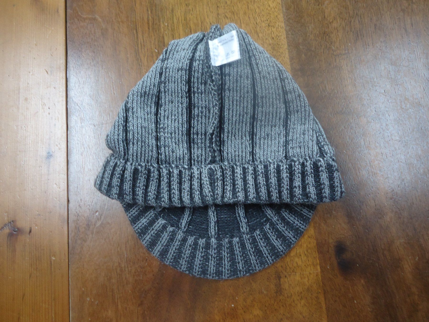 Altro abbigliamento per bambino: Bonnet avec visière pour enfant – Usato da Vessy venduto da mafabe 2