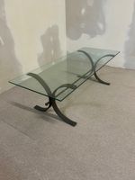 Eleganter Glastisch mit Gusseisen Fussgestell