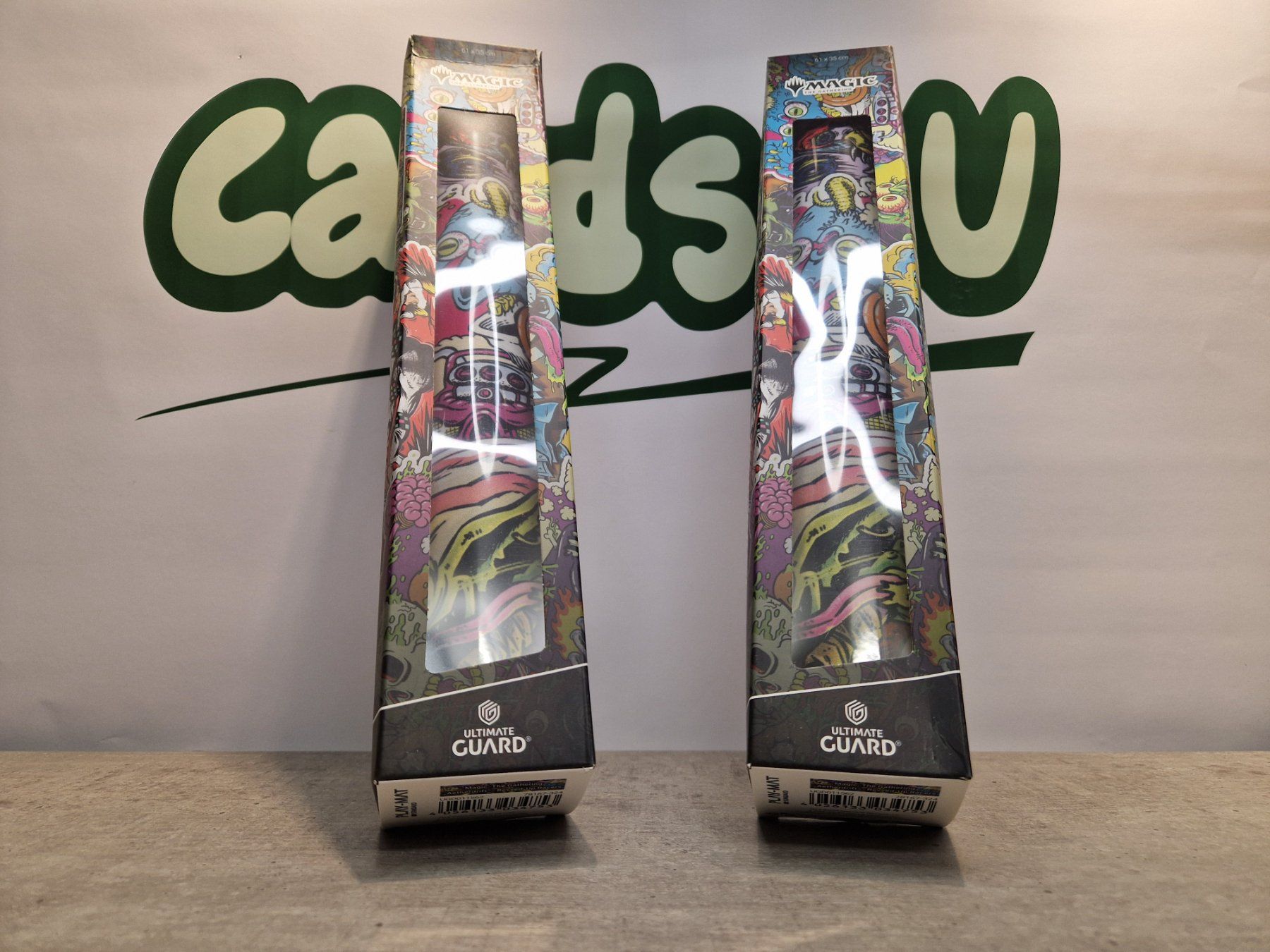 Magic The Gathering Carte collezionabili: Magic the Gathering Aetherdrift: "Revved-Up Racers" Playmat – Nuovo e nell'imballaggio originale da Zwingen venduto da Cards4U