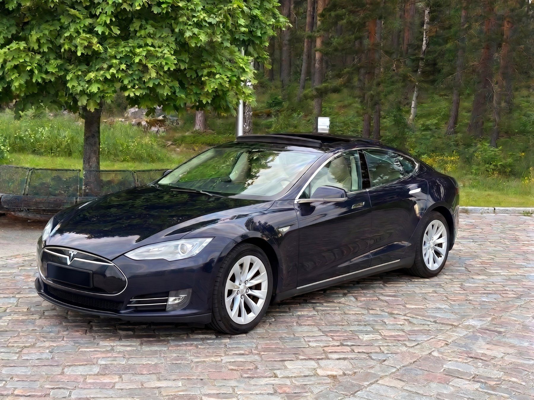Tesla Automobili: Tesla Model S, Supercharge gratuite, Batterie récente, RCD!! – Usato da Arzier-Le Muids venduto da Charbax