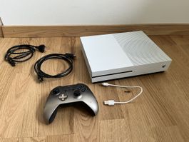 Xbox One S Konsole mit Controller