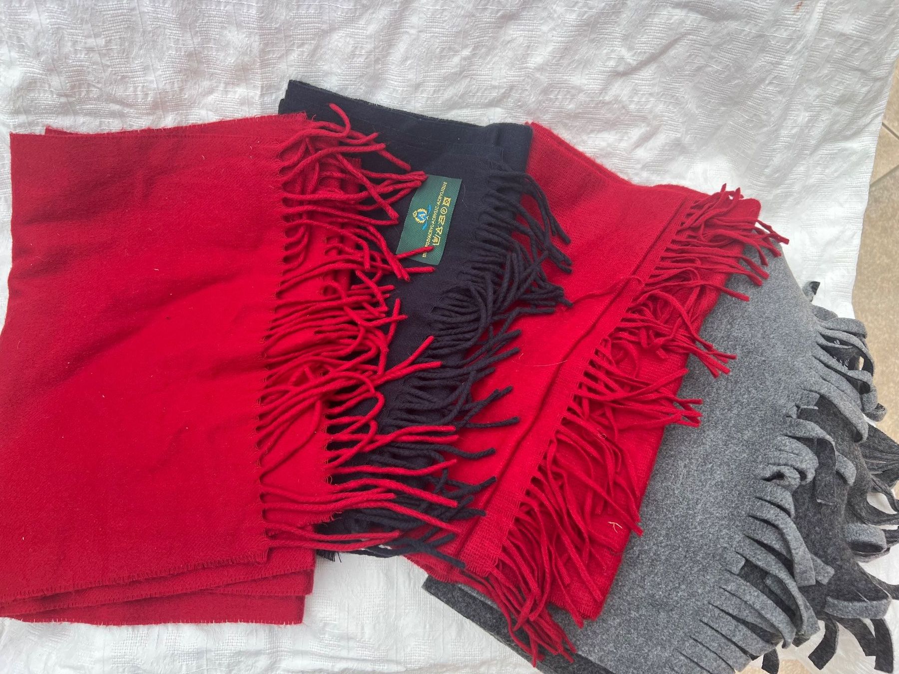 Foulards & écharpes: Schal, verschiedene Farben, – Neuf (Voir description) à Bern par antigua13 1