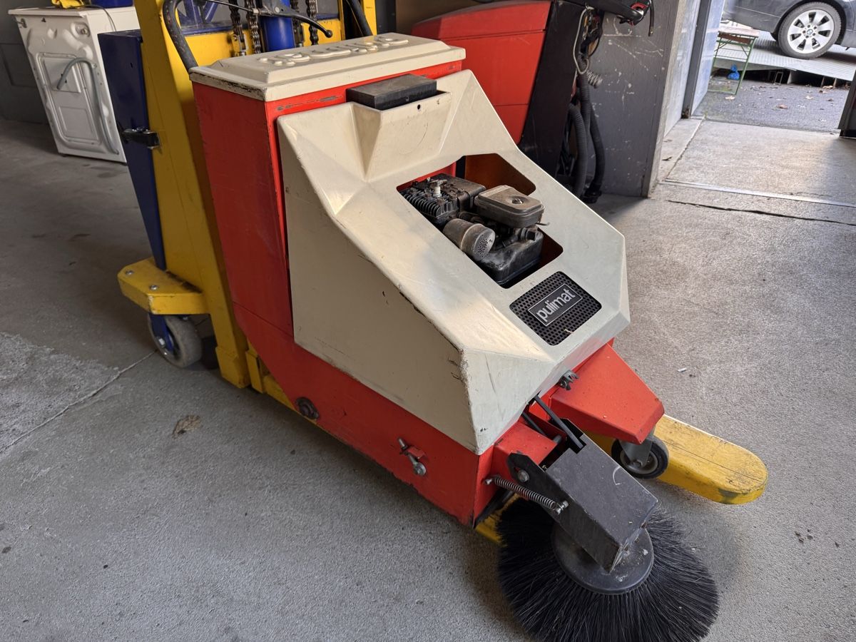 Toutes les machines: Pulimat putzmaschine sweeper – D'occasion à Künten par tot_bw26