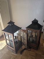  2 lanternes décoratives électriques en bois et verre