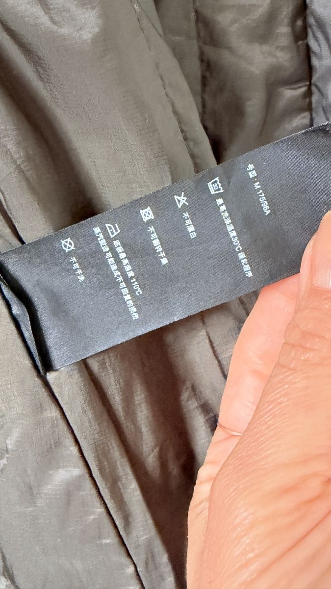 Giacche: On running Insulator Jacket taille M gris olive – Usato da Bulle venduto da LeMoleson 5