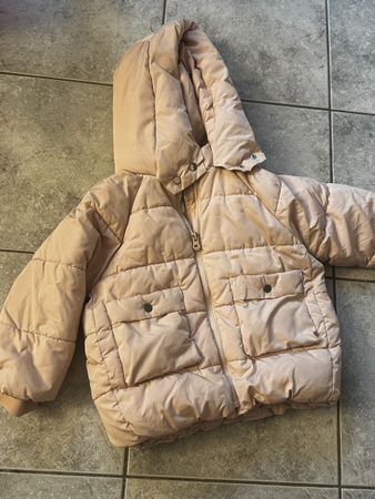 Zara Steppjacke beige mit Kapuze Grösse 104