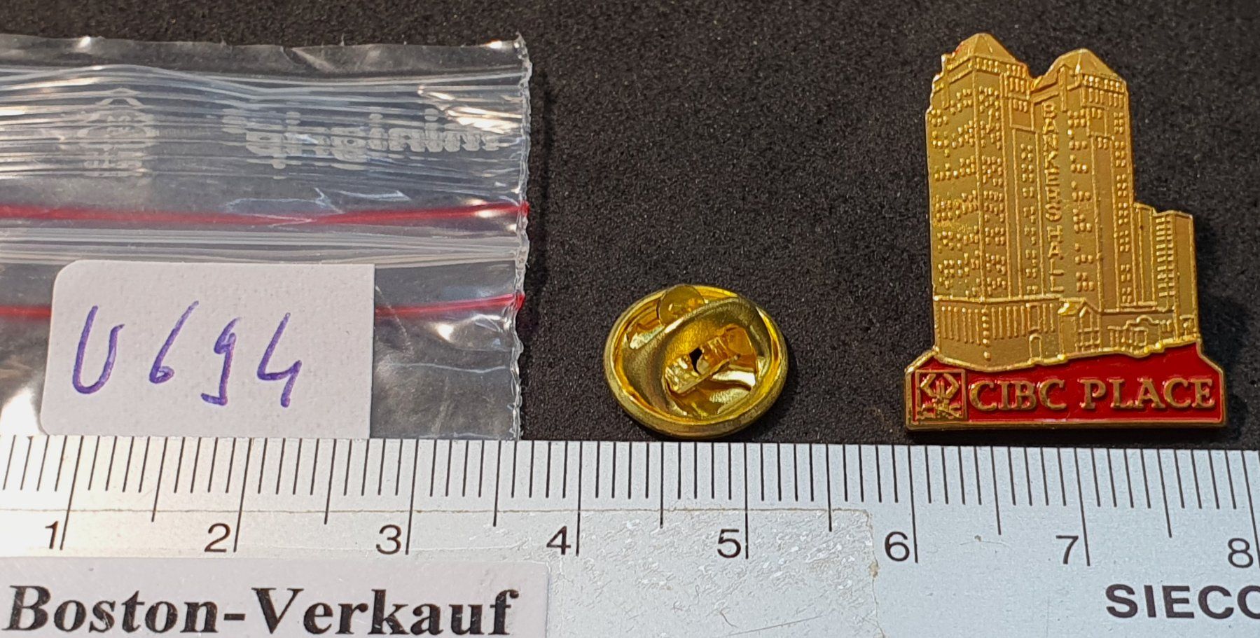 Placchette & Badge: U694 - Goldiger Pin CIBC Place Building – Usato da Reinach BL venduto da Boston-Verkauf 1