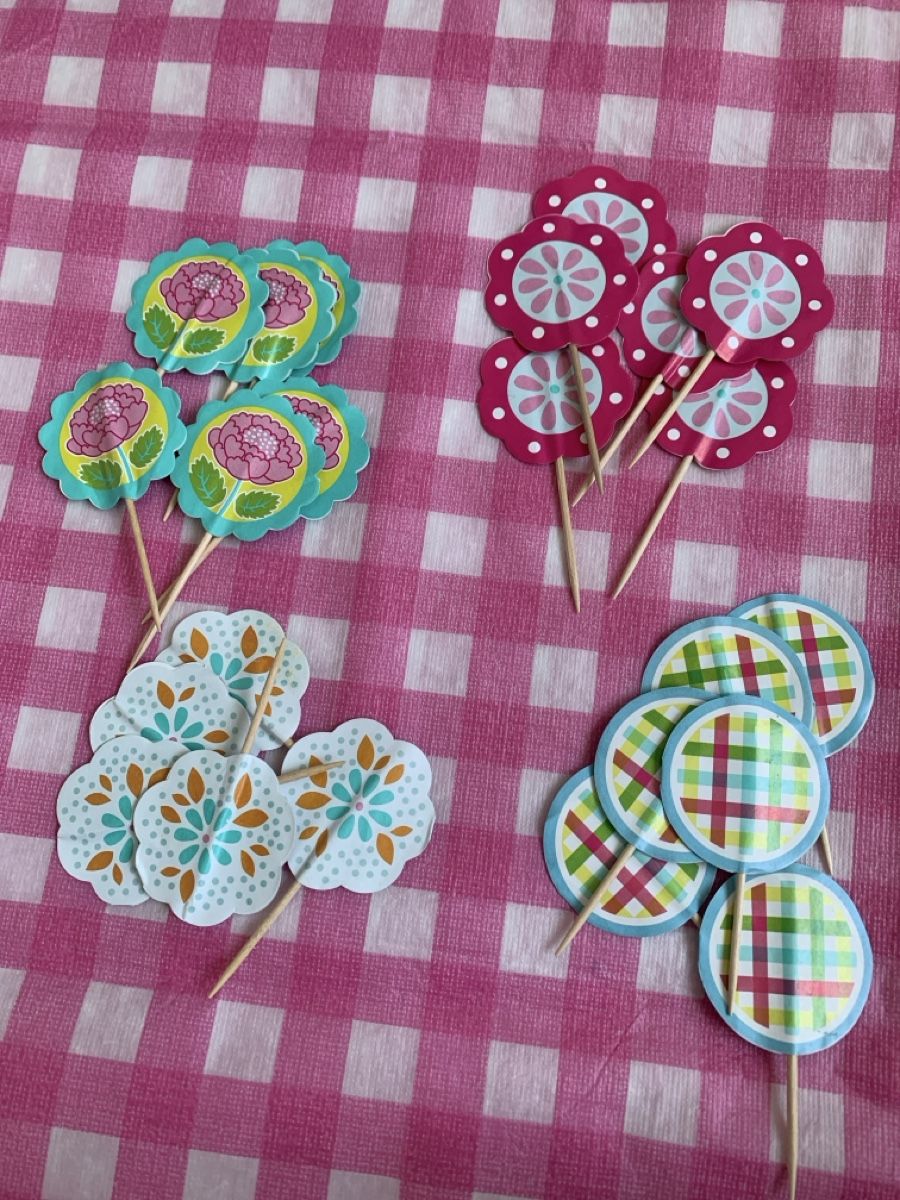Tutte le decorazioni: Paper tablecloth + Decoration Set, Floral & Umbrella – Usato da Immensee venduto da Gitter 3