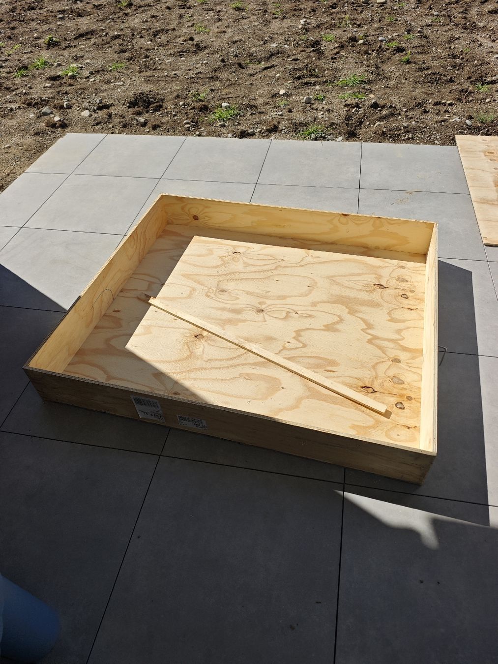 Caisses de transport: Holzkiste mit Deckel Brennholz – D'occasion à Uster par tokyo__ 1
