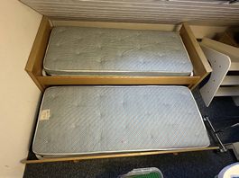 Bett ausziehbar / Gästebett