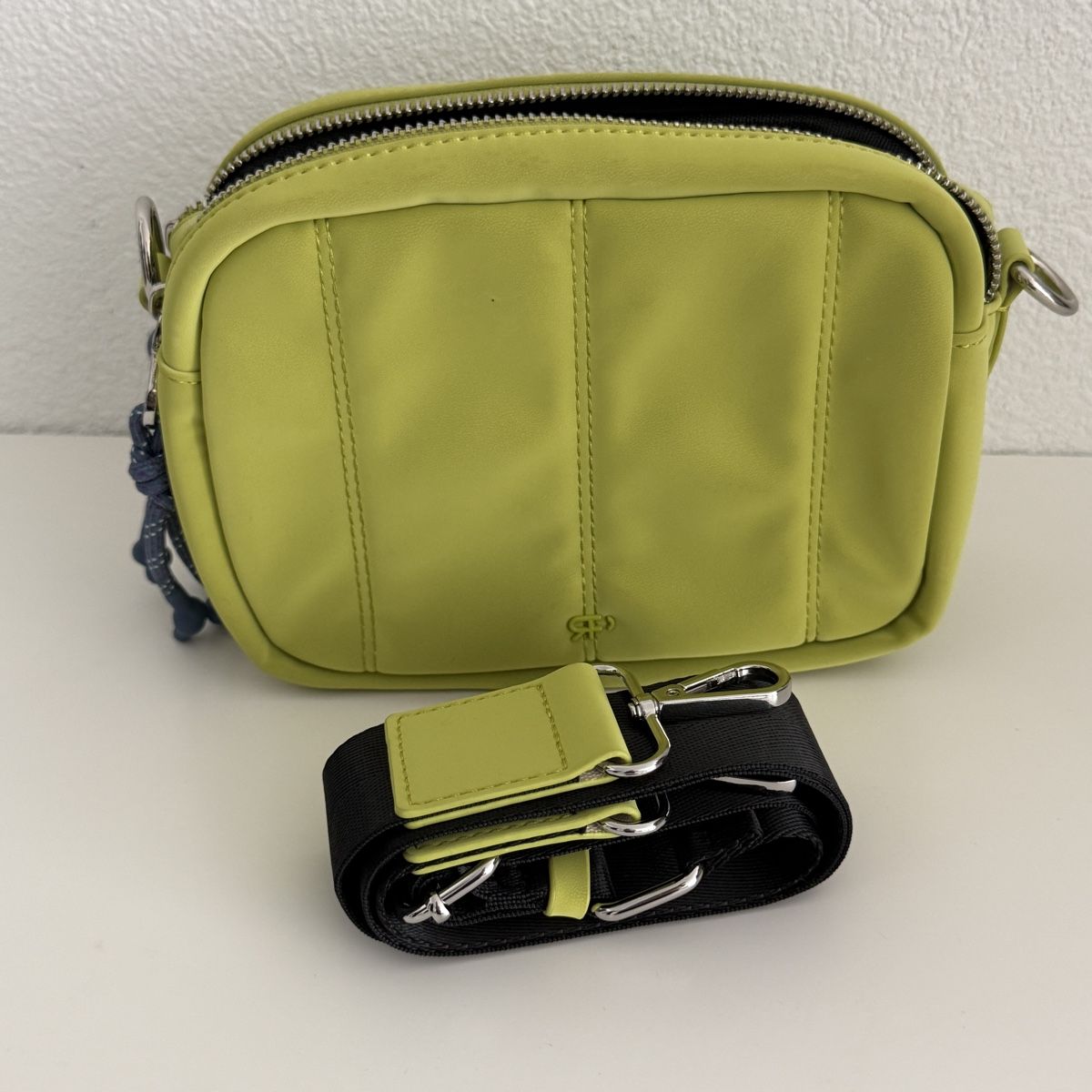 Taschen für Damen: Parfois Umhängetasche grün  – Gebraucht aus Liestal von kurz.weilig