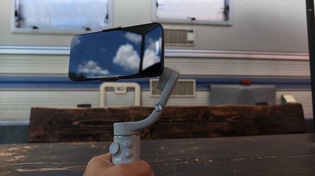 Support: DJI Osmo Mobile  Smartphone-Gimbal mit Stativ – D'occasion à Muttenz par pascalsteck 1