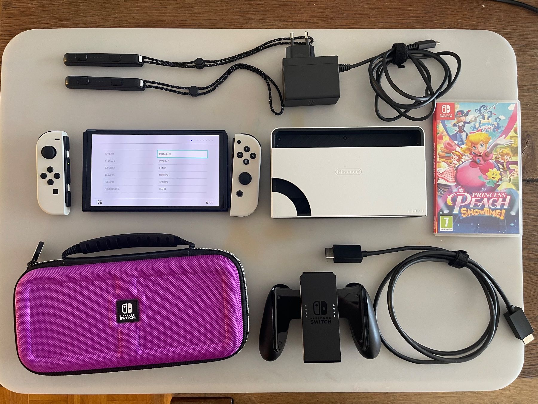 Nintendo Console: Nintendo Switch OLED Weiss Komplett Set mit Tasche + Spiel – Usato da Dietikon venduto da ussenterprise