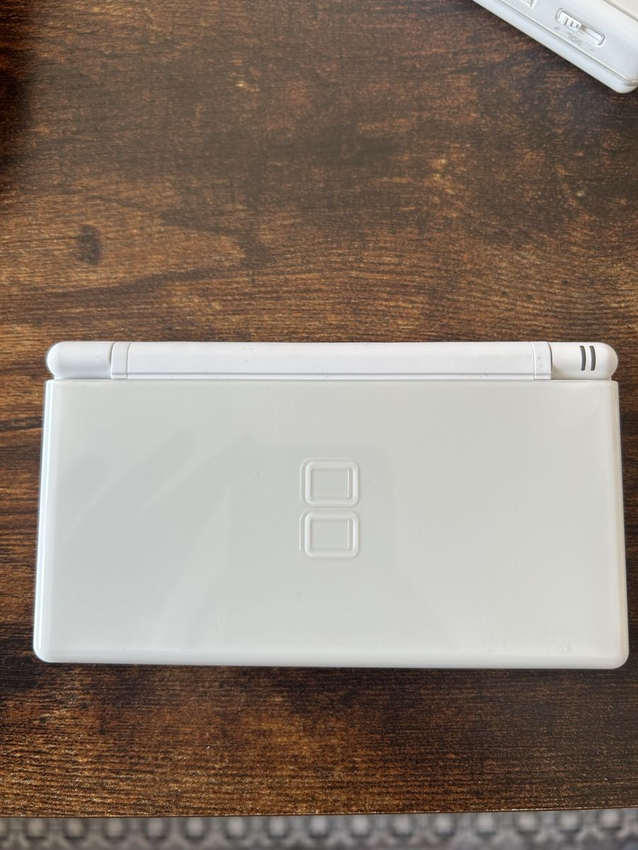Nintendo Spiele: Nintendo ds mit Original-Ladegerät – Gebraucht aus Balsthal von Vertrauensvoll.99. 2