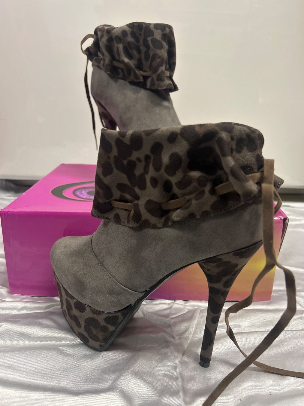 Scarpe da donna: Elegante Plateau Stiefelette Gr 35 Neu – Nuovo e nell'imballaggio originale da Regensdorf venduto da Spyke55