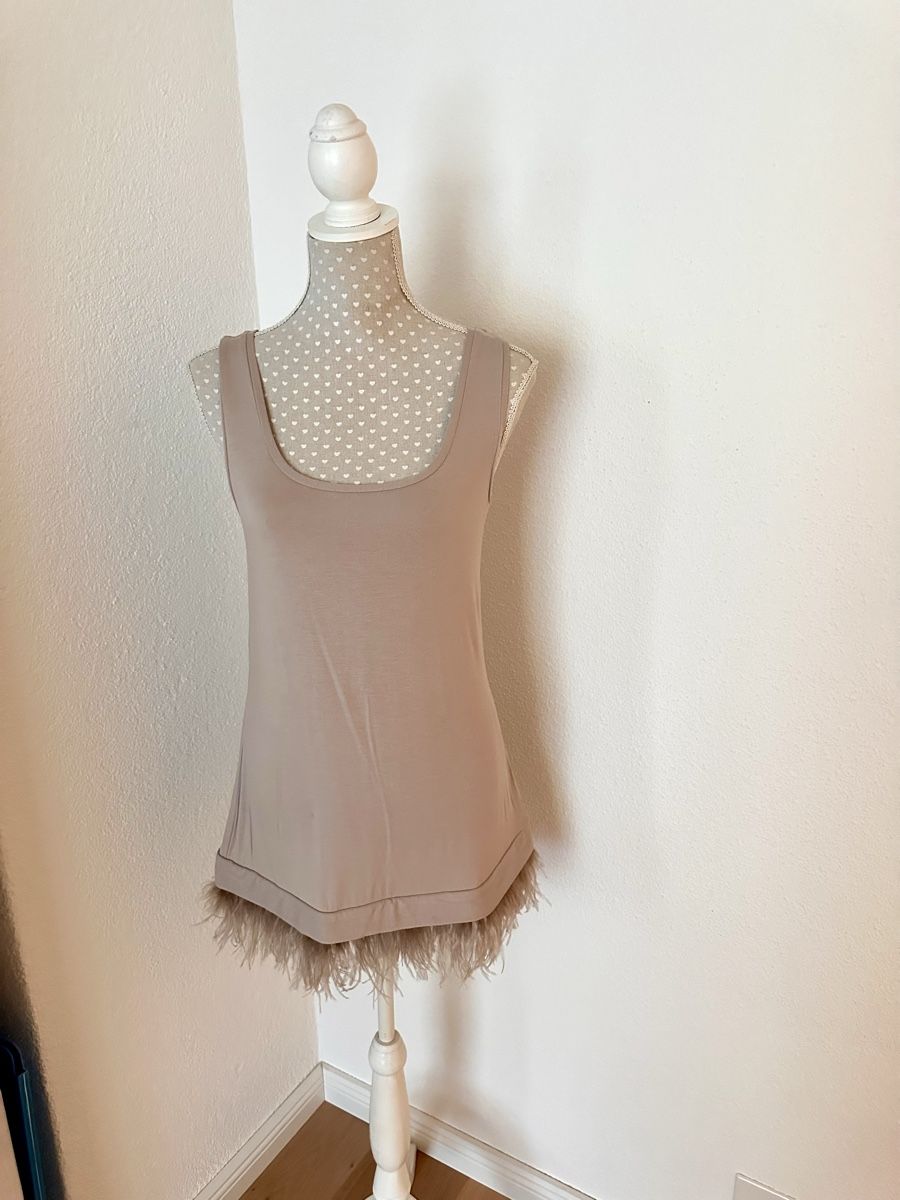 Intimissimi Tops: Schönes hellbeiges Top mit Federn – Neuf (Voir description) à Siebnen par tan_sn8j