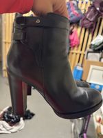 Elegant Leather Ankle Boots - Perfect for Autumn Walks!