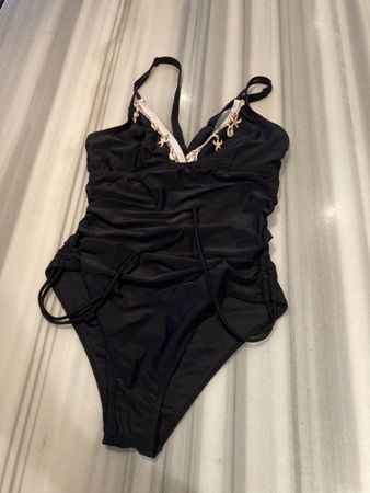 Badeanzug schwarz mit Muscheln Gr.M
