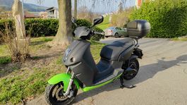 Ab MFK Vengo V-100 Elektroroller mit 4KW Leistung 80 Km/h