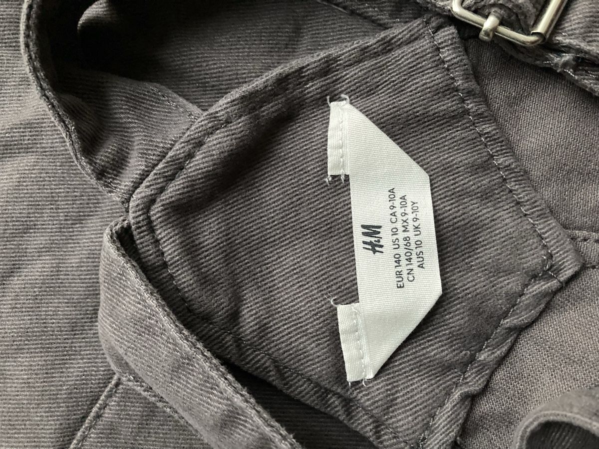 H&M Vestiti & Gonne: Latzrock Gr. 134 – Usato da Luzern venduto da Aldabema 2